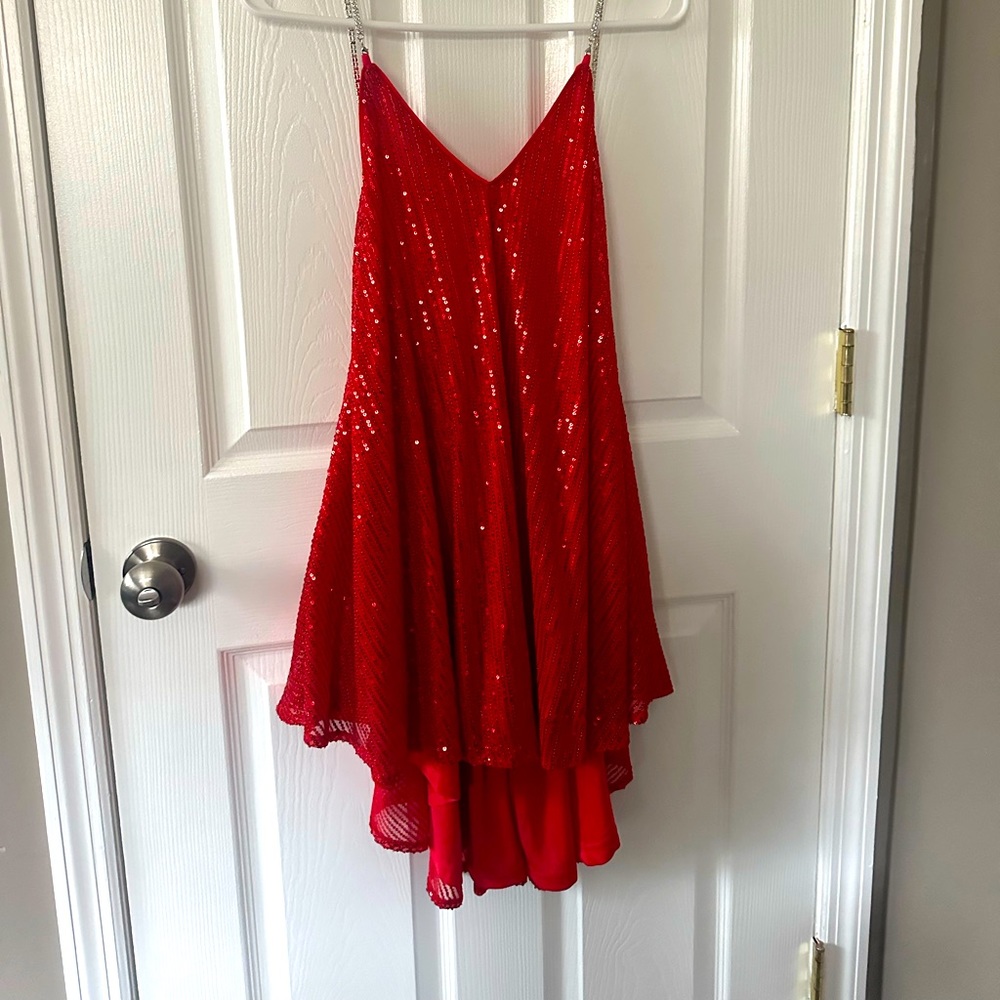 Super shiny, not real glitter so it can’t make a mess.